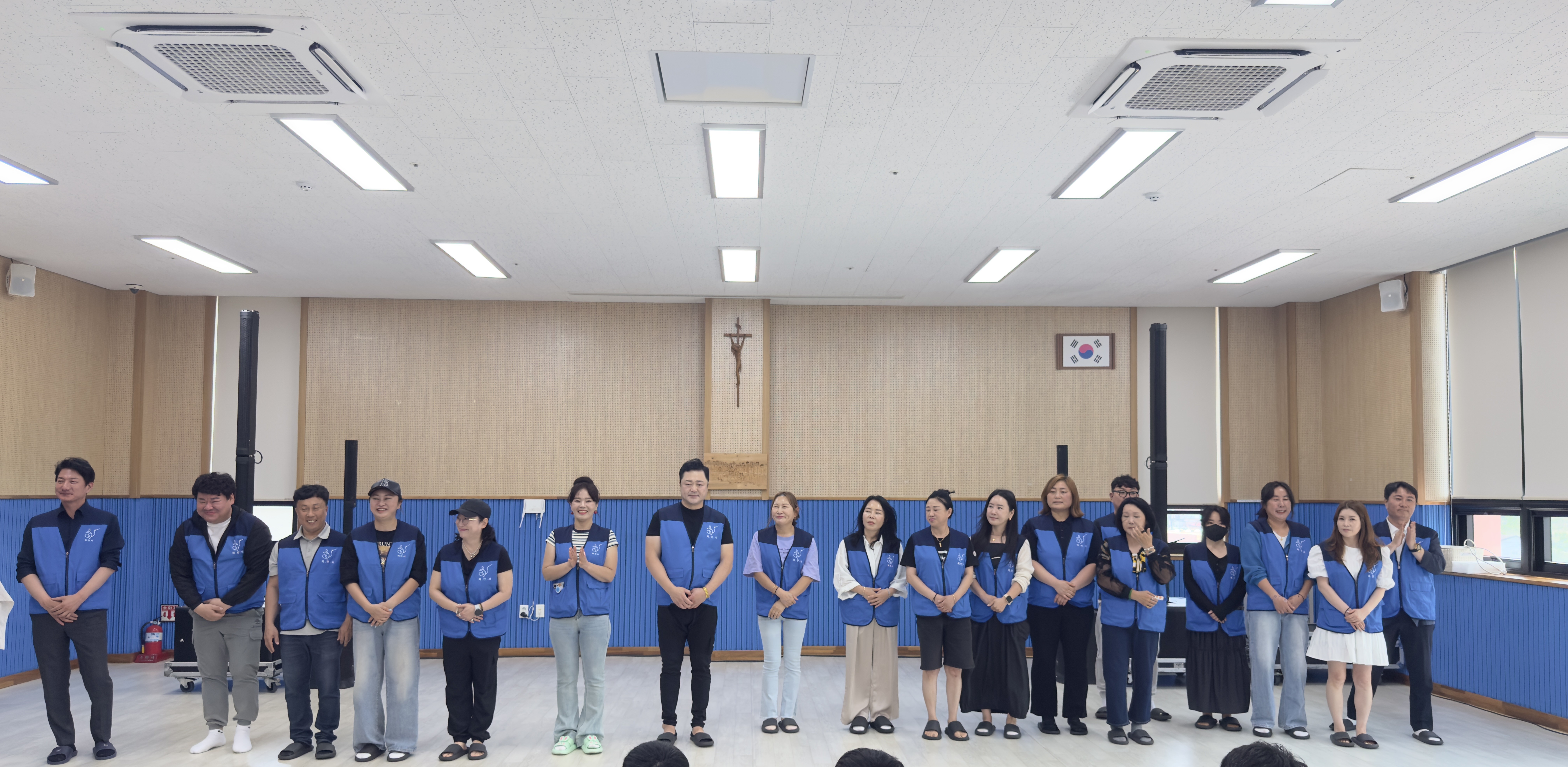 봉사활동에 참여해주신 목만사회원분들 사진입니다.