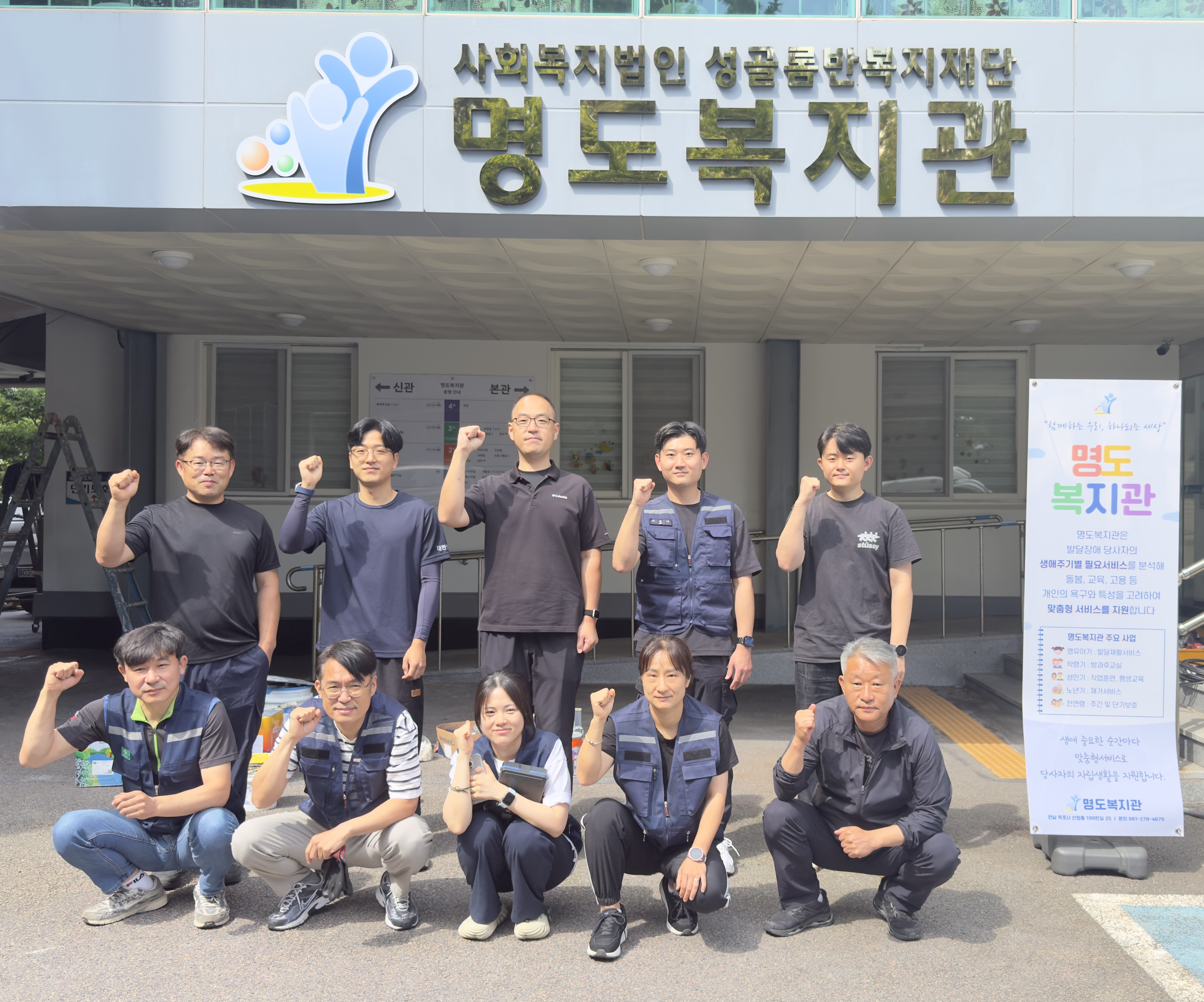 해군3함대 3수리창 봉사단 단체사진입니다.