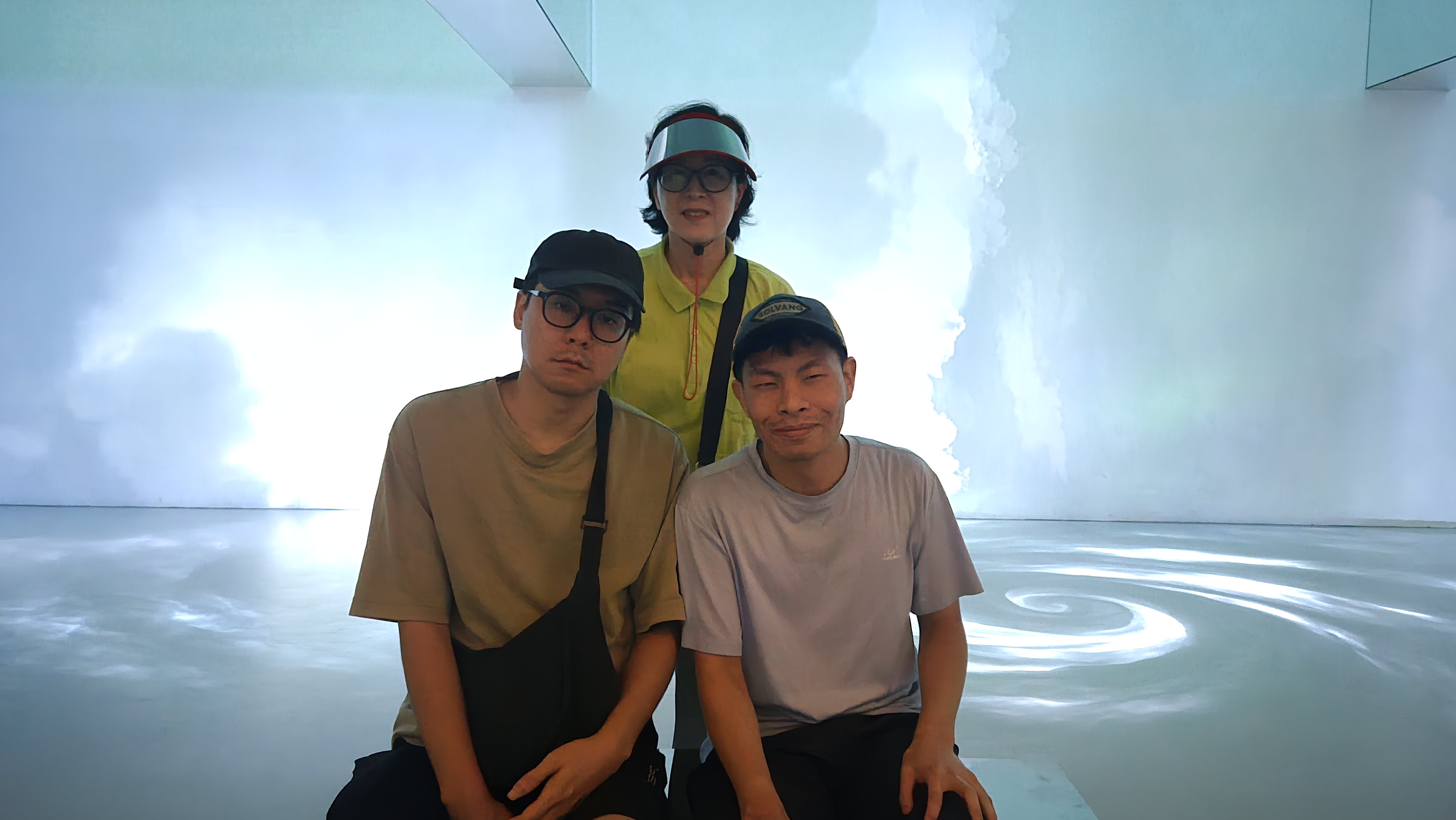 담양소아르떼 뮤지엄 안에서 찍은 가족사진입니다.